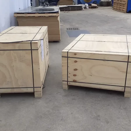 Ensamblaje de las piezas expositivas para transporte urgente