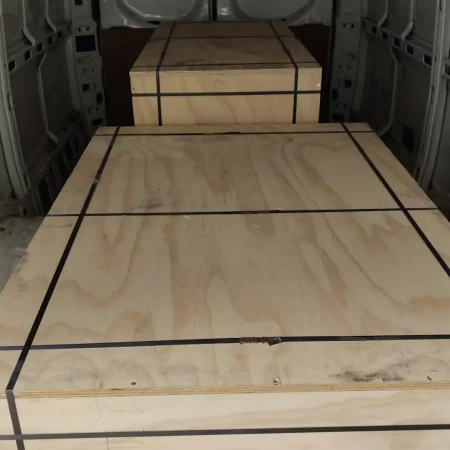 Carga en furgón para el transporte urgente